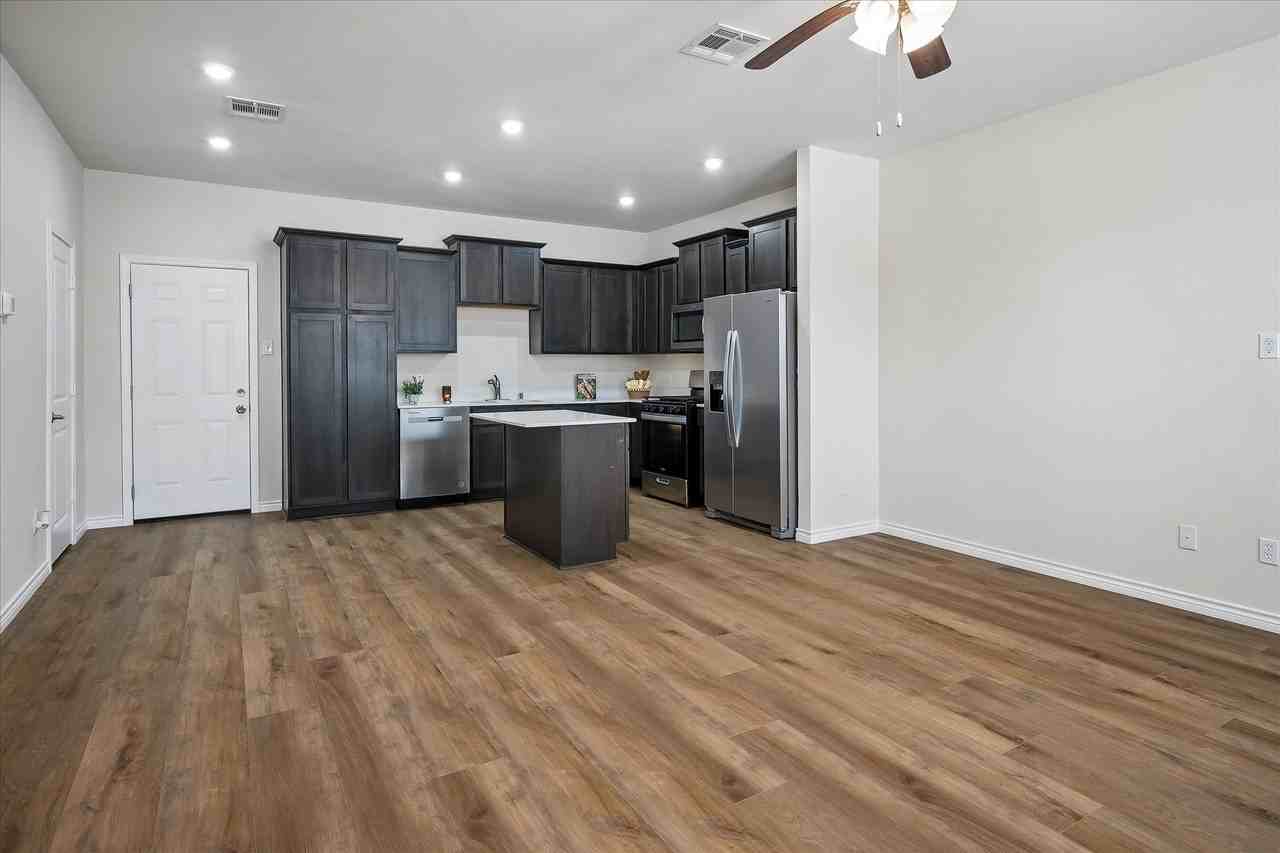 2161 Crooked Bow Dr - Photo 3 of 20