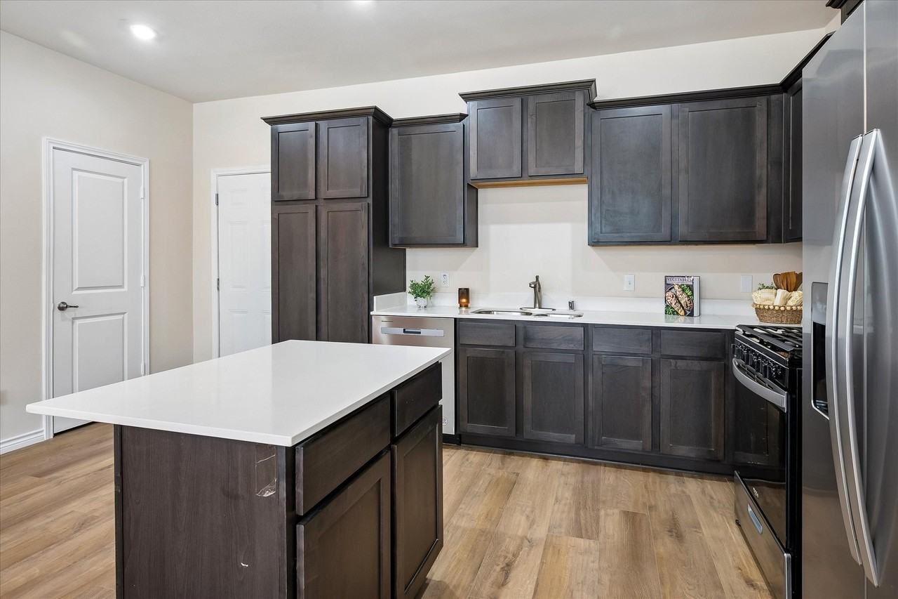 2161 Crooked Bow Dr - Photo 5 of 20