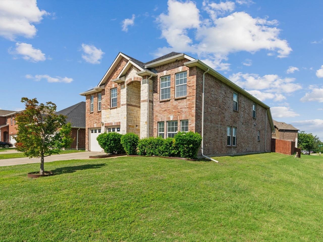 13287 Fowler Dr - Photo 2 of 40