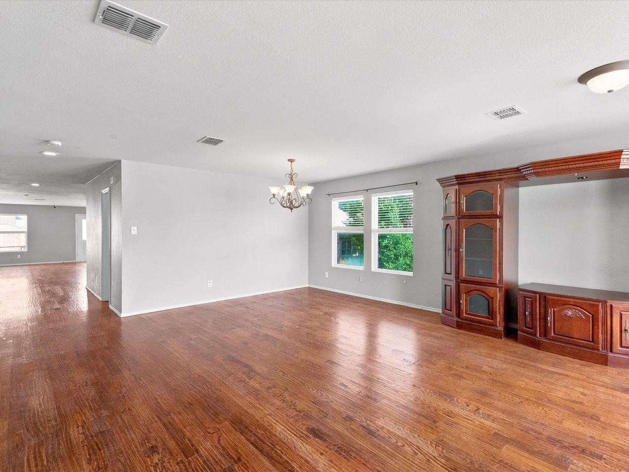 13287 Fowler Dr - Photo 4 of 40