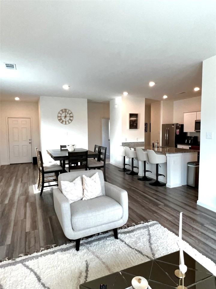 1725 Escondido Dr - Photo 4 of 21