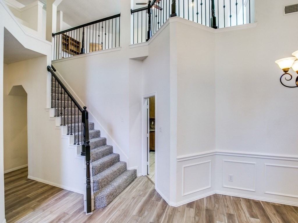 696 Allen Rd - Photo 4 of 36