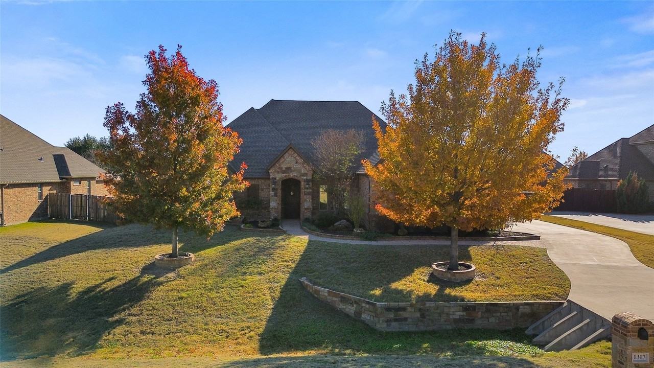 1317 Bluff Springs Dr - Photo 2 of 31