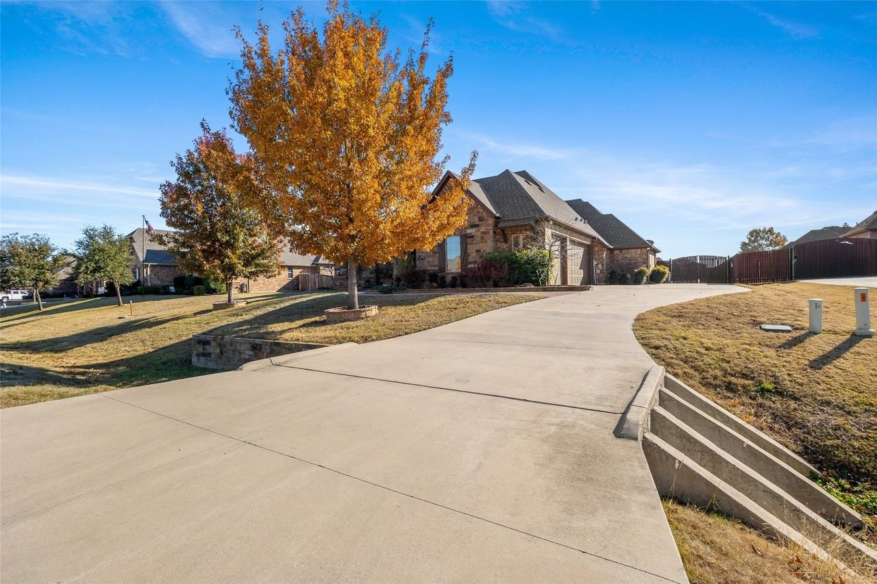 1317 Bluff Springs Dr - Photo 5 of 31