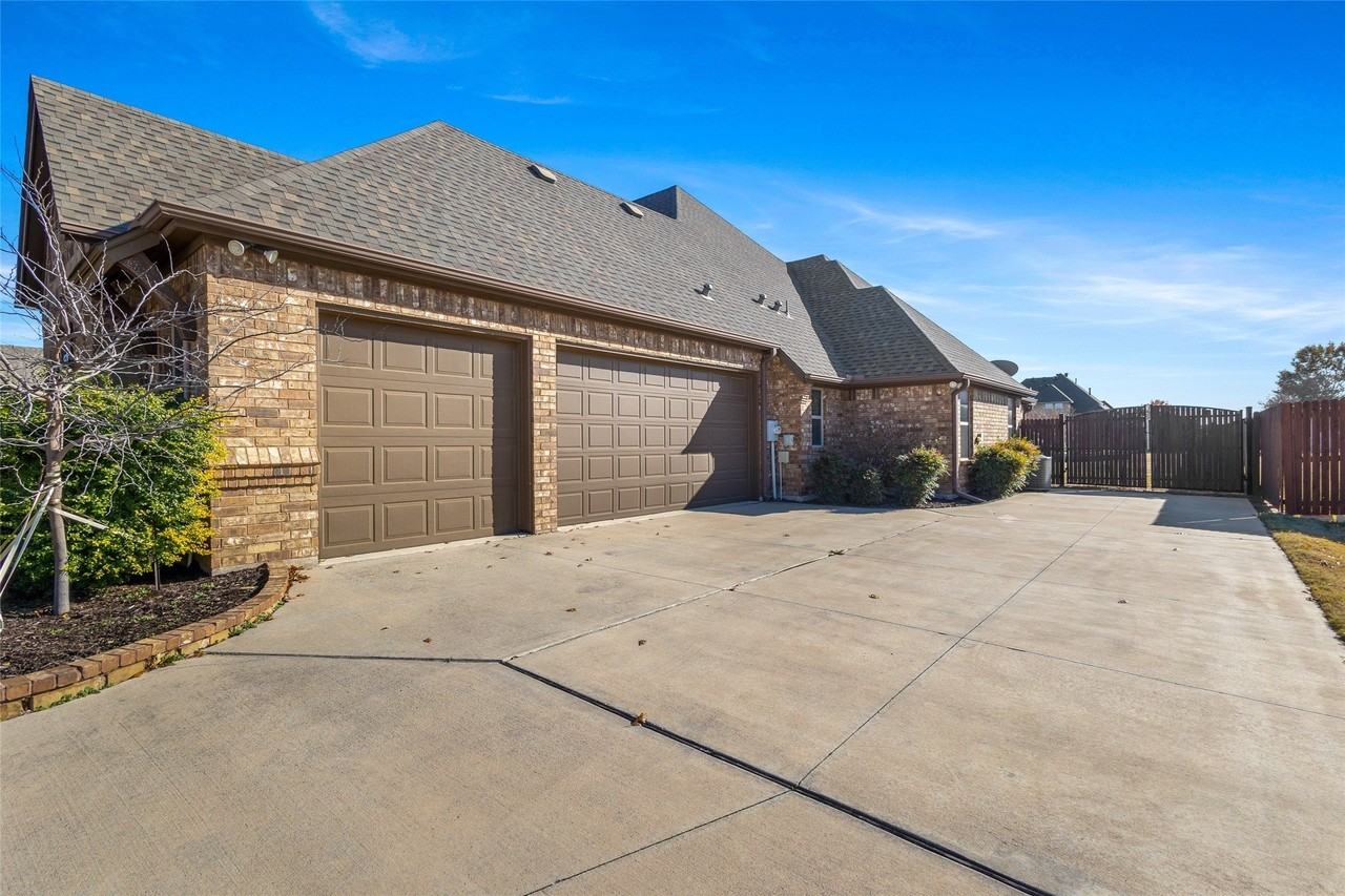 1317 Bluff Springs Dr - Photo 6 of 31