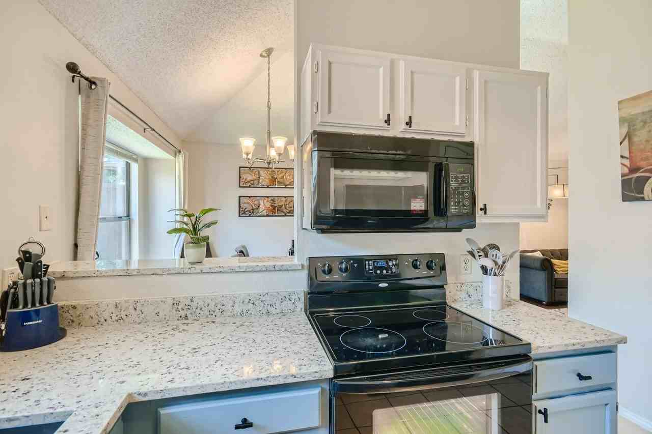 627 Meadowbrook St - Photo 7 of 26