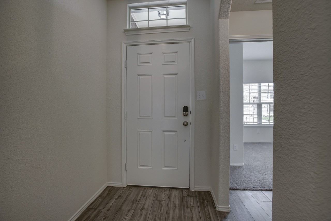 454 Stuart Ln - Photo 3 of 26