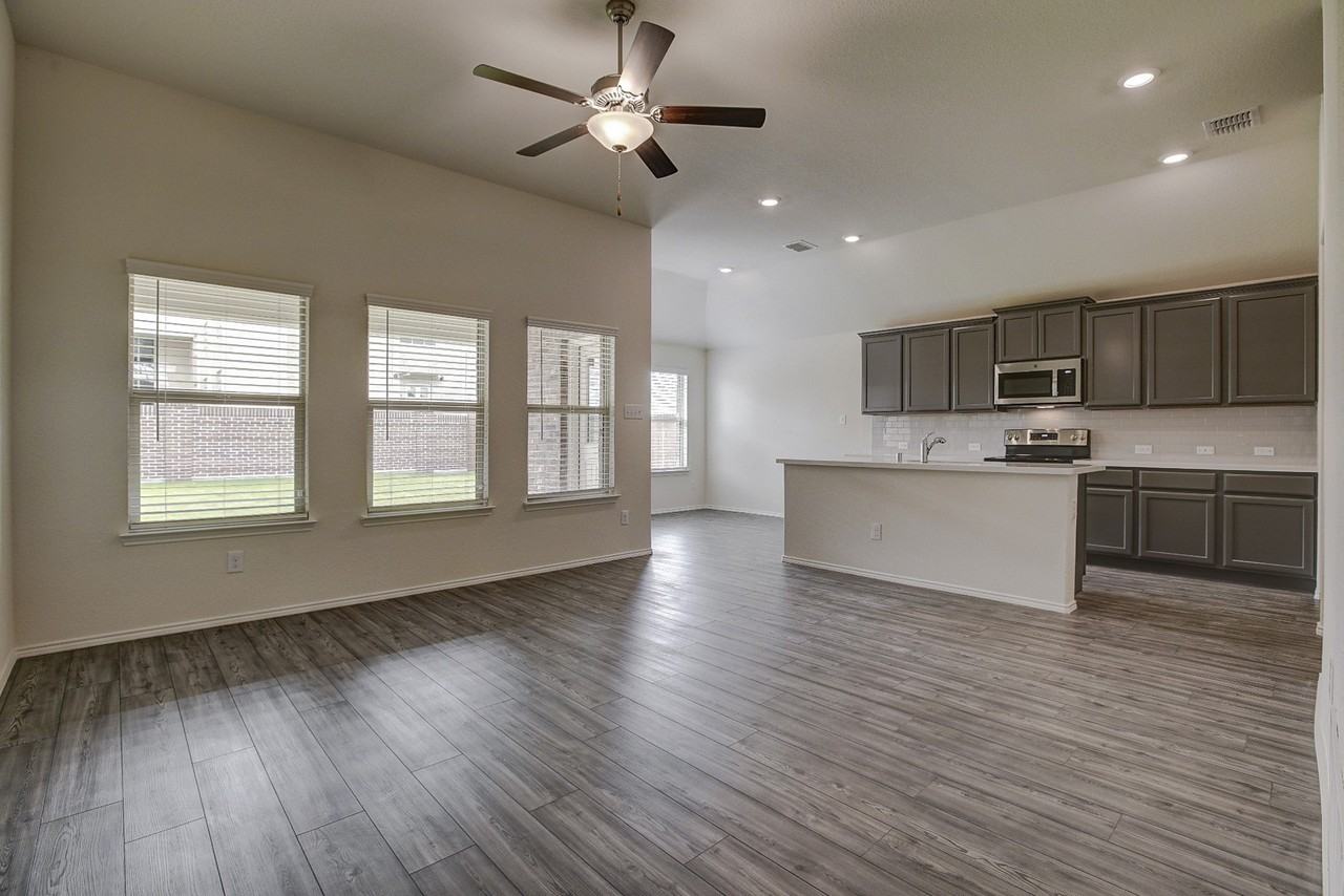 454 Stuart Ln - Photo 4 of 26