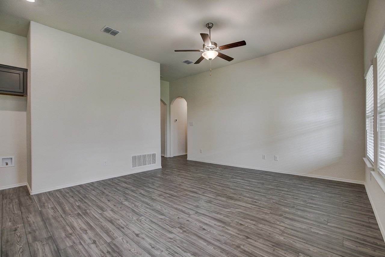 454 Stuart Ln - Photo 6 of 26