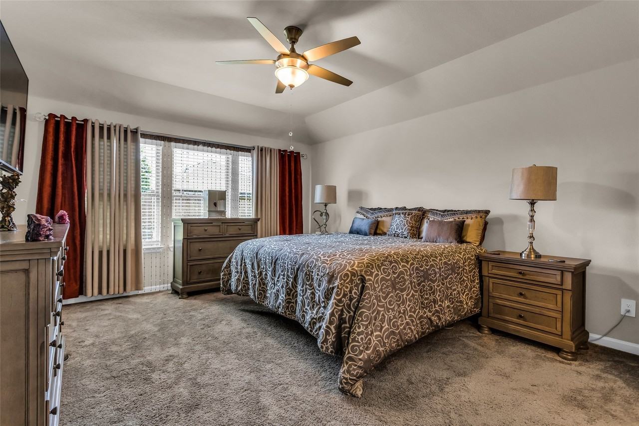 621 Hazeltine Rd - Photo 3 of 33