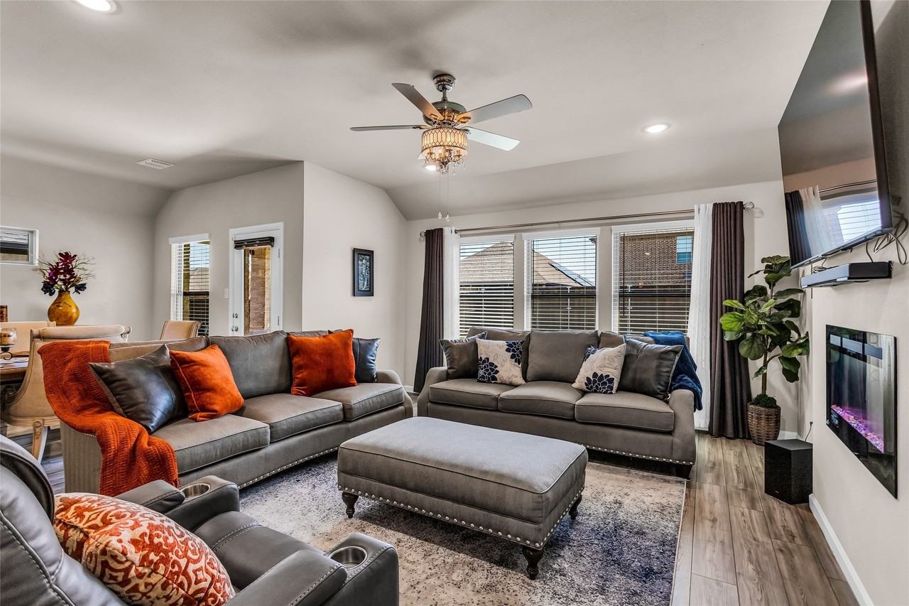 621 Hazeltine Rd - Photo 5 of 33