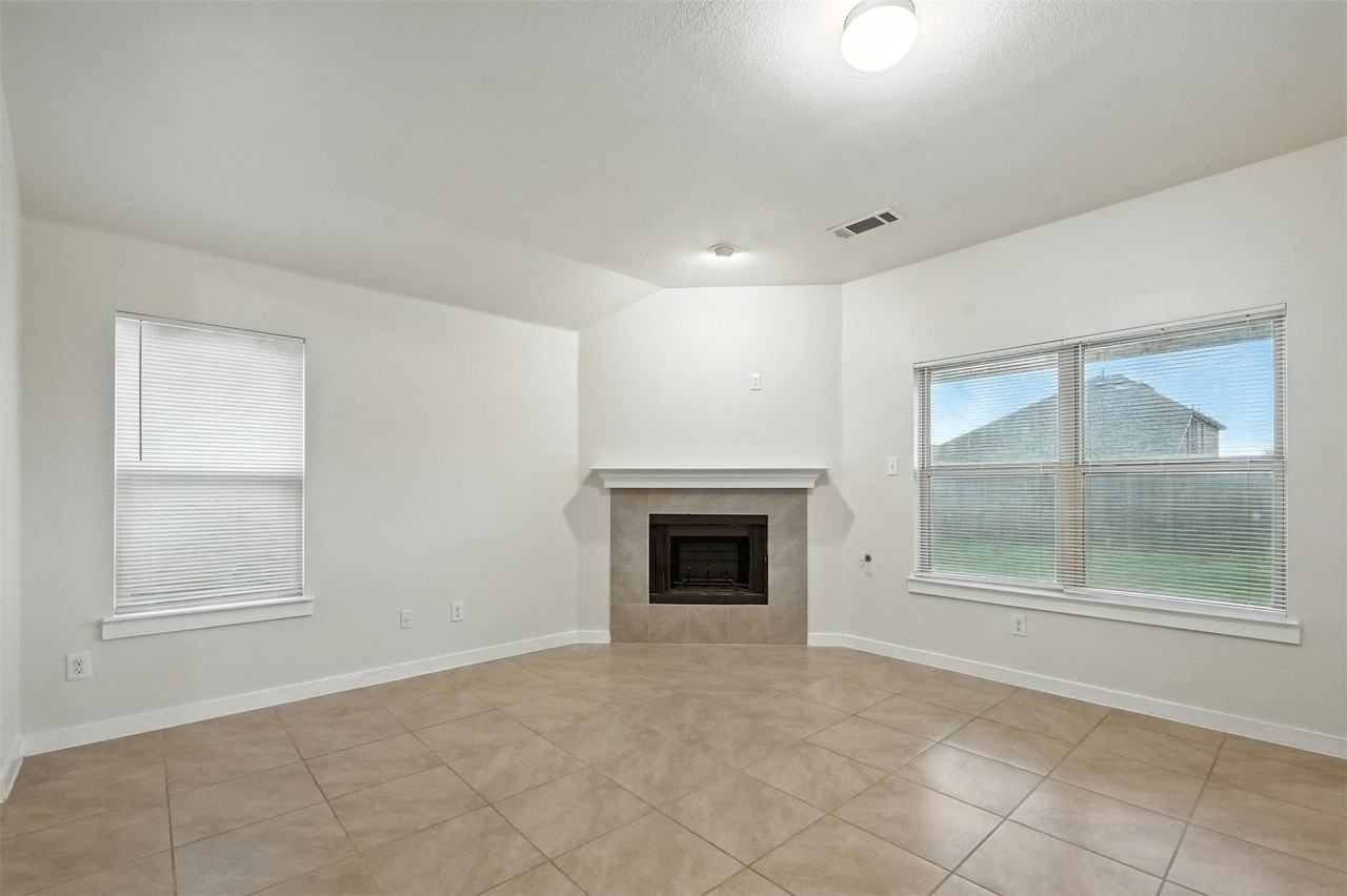 1581 Ferguson Dr - Photo 6 of 34