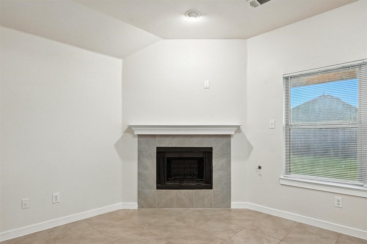 1581 Ferguson Dr - Photo 7 of 34