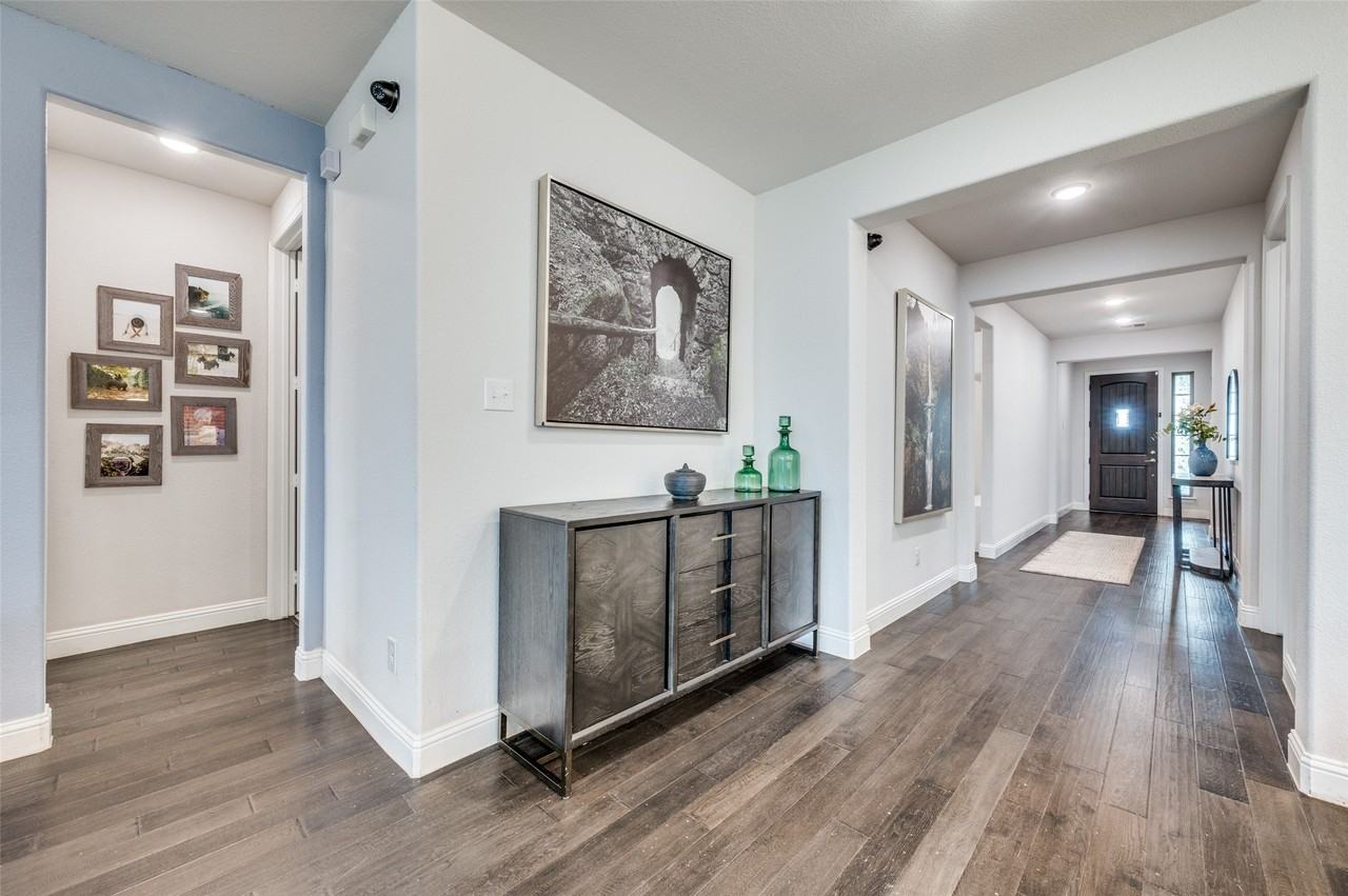 3005 Barefoot Ln - Photo 2 of 40