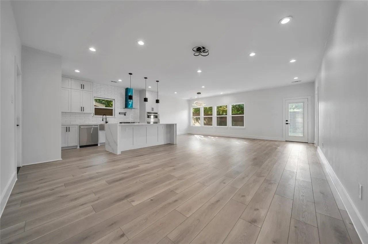 2230 Garden Dr - Photo 3 of 27