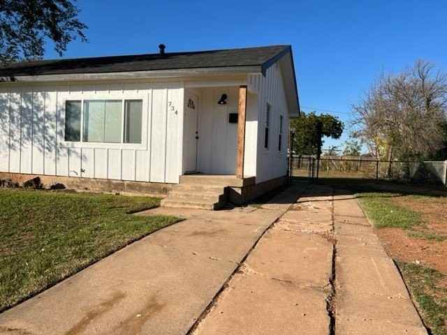 734 S Crockett Dr - Photo 2 of 15