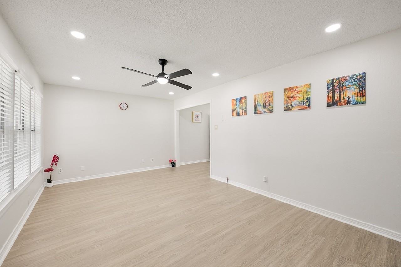 203 E 7th St - Photo 5 of 22