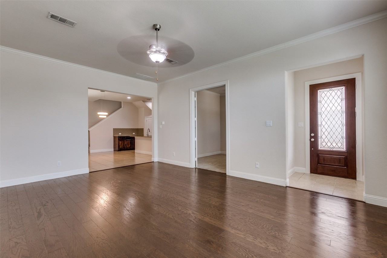 12618 Akenside Rd - Photo 3 of 31
