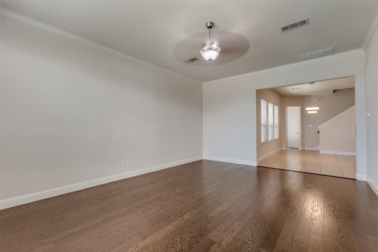12618 Akenside Rd - Photo 4 of 31