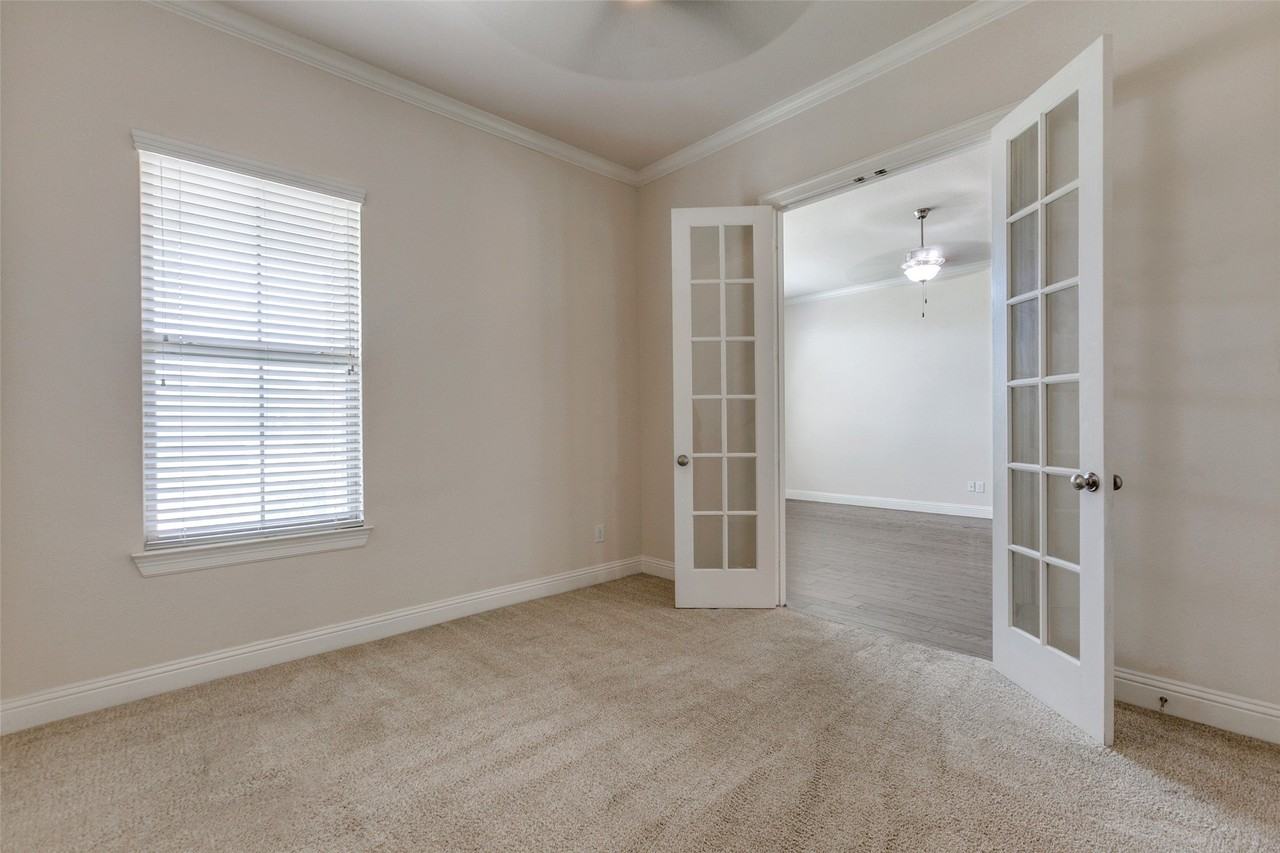 12618 Akenside Rd - Photo 5 of 31