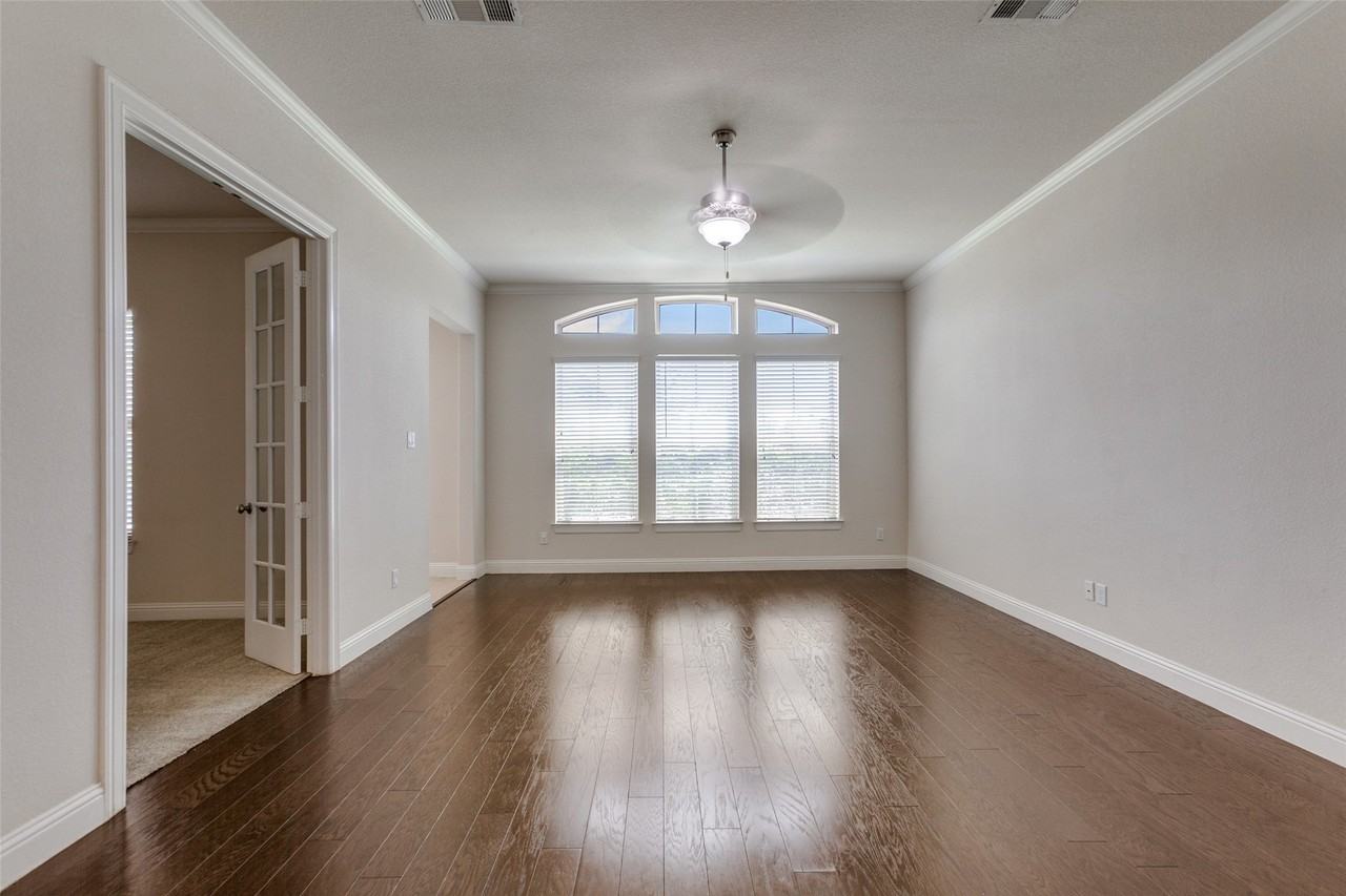 12618 Akenside Rd - Photo 6 of 31