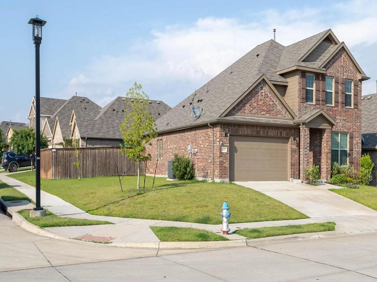 2601 Sun Creek Dr - Photo 2 of 20