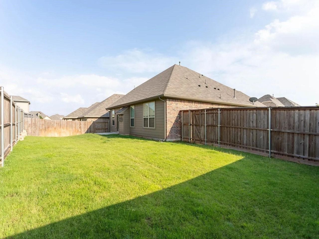 2601 Sun Creek Dr - Photo 3 of 20