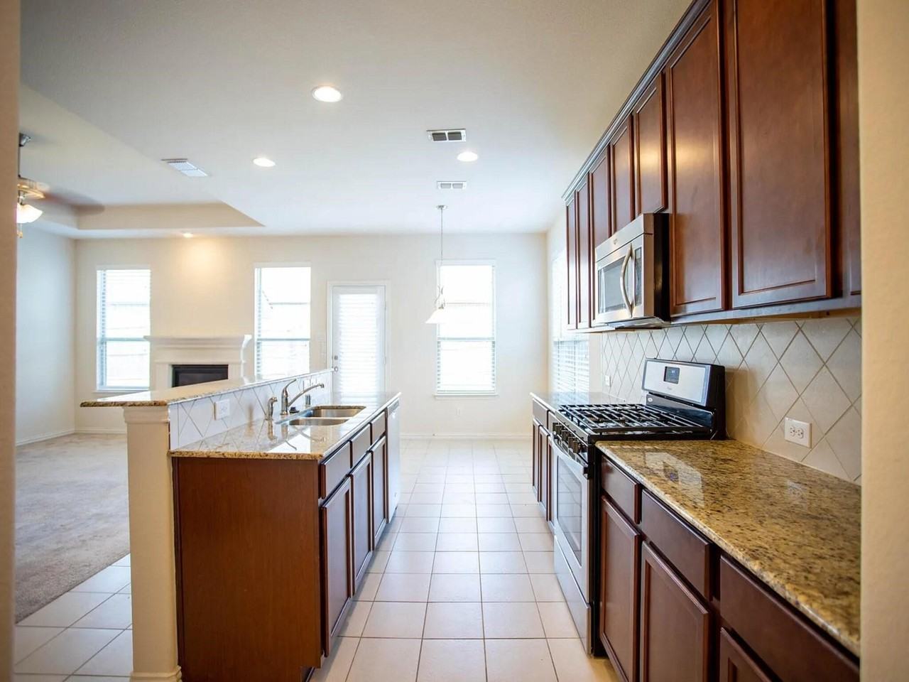 2601 Sun Creek Dr - Photo 4 of 20
