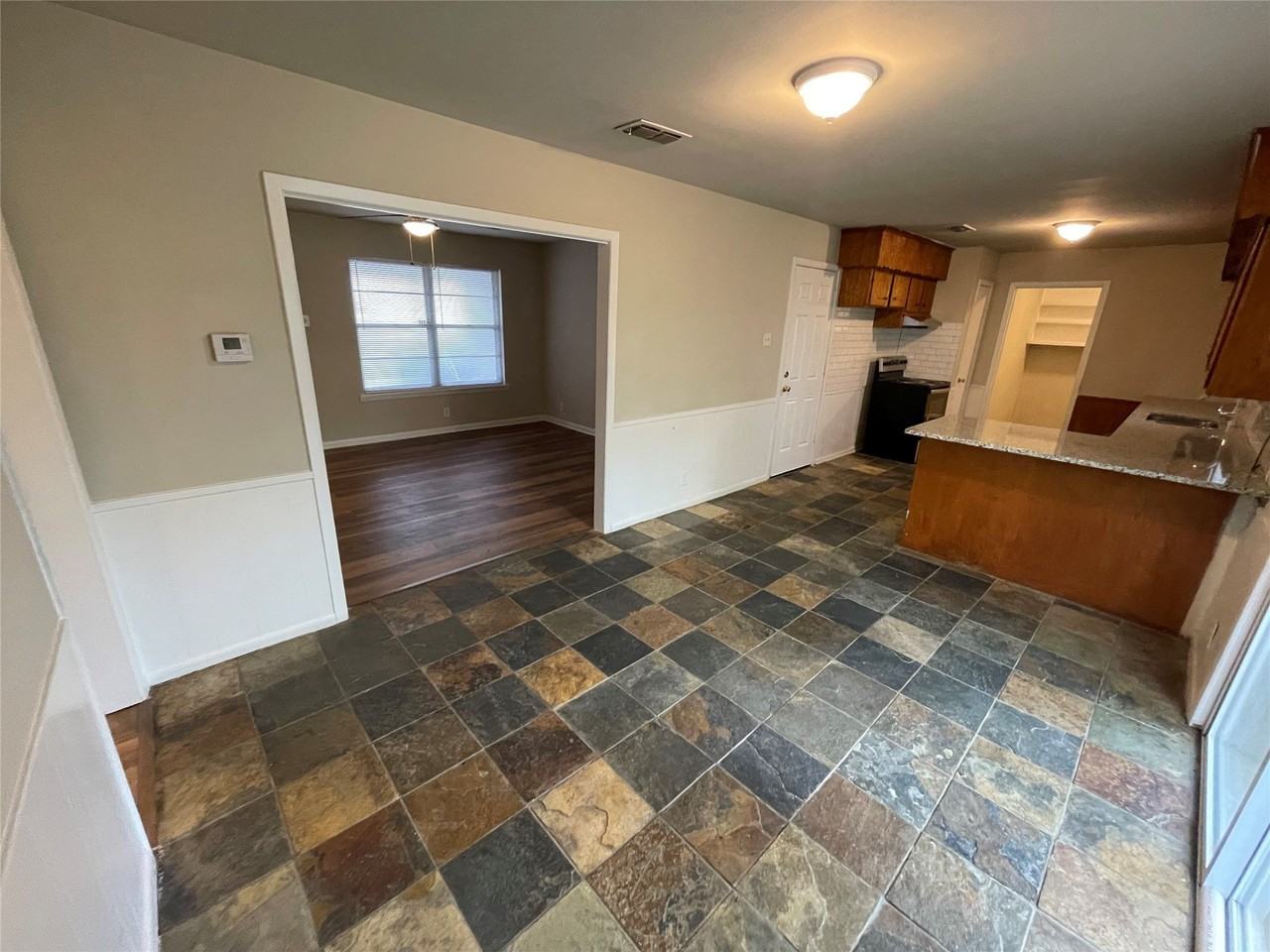 905 La Salle Dr - Photo 3 of 19