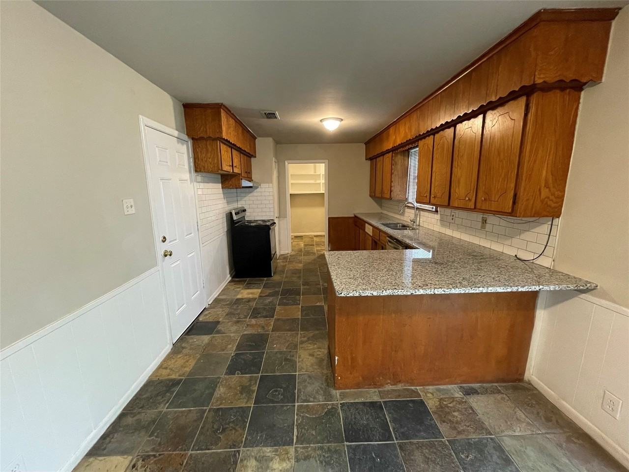 905 La Salle Dr - Photo 4 of 19