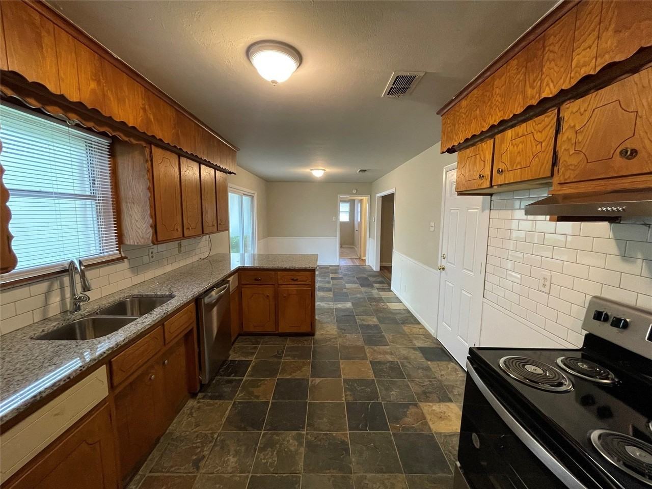 905 La Salle Dr - Photo 5 of 19