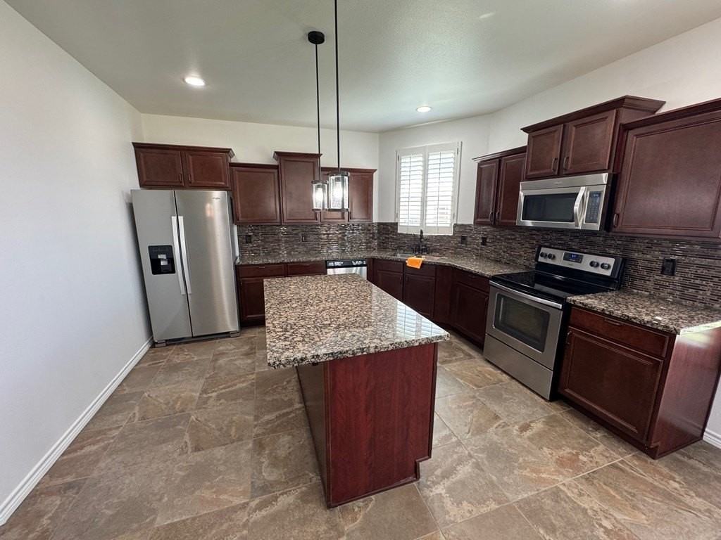 7201 Donatello St - Photo 5 of 20