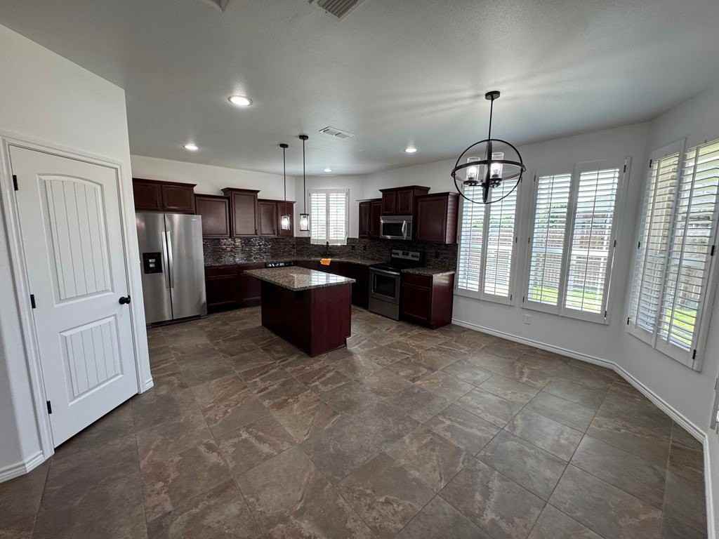 7201 Donatello St - Photo 6 of 20