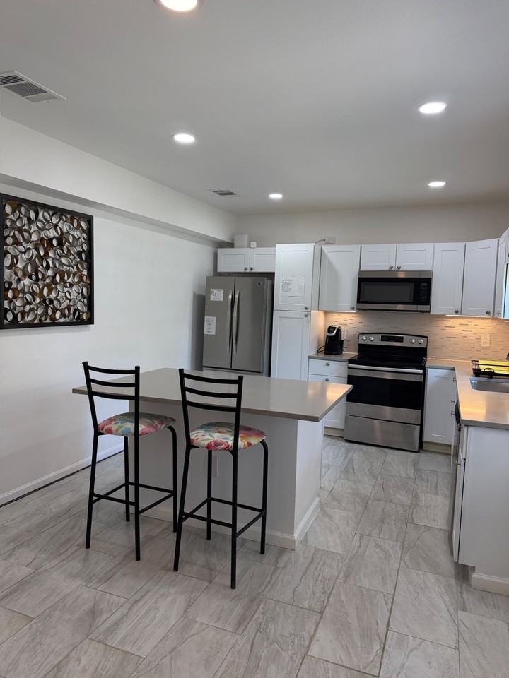 W Elsmere Pl - Photo 2 of 12
