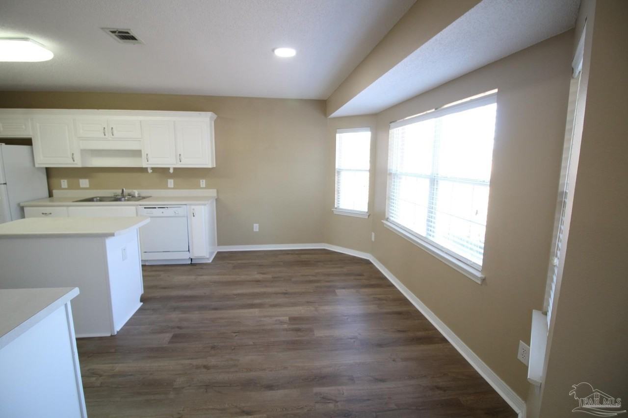 1100 Freeboard Blvd - Photo 7 of 20