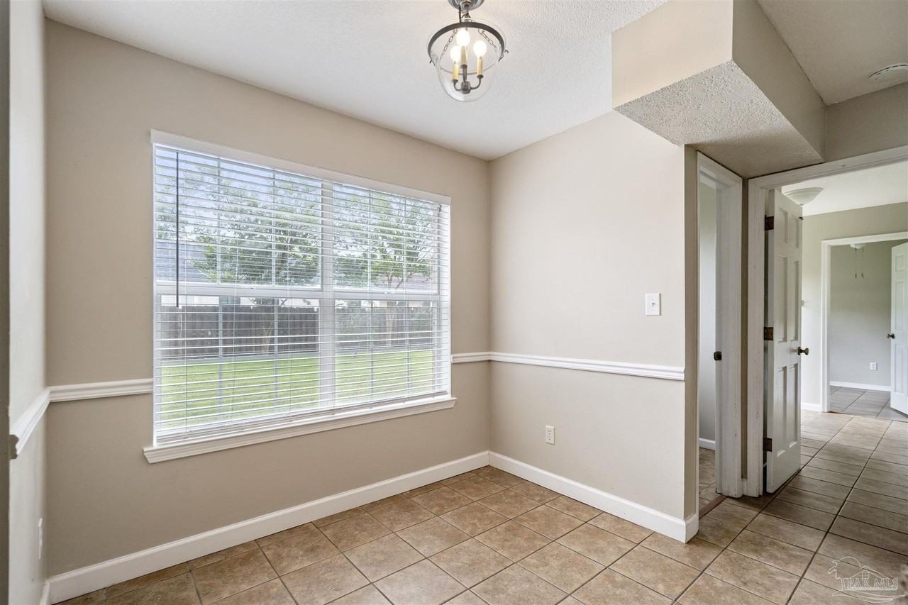 5320 Powrie Dr - Photo 5 of 27