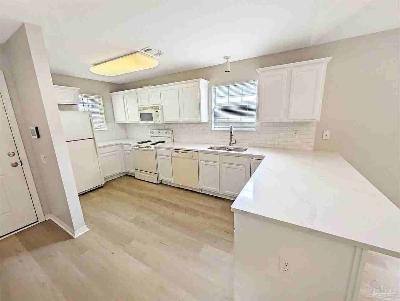 5915 Bilek Dr - Photo 3 of 15