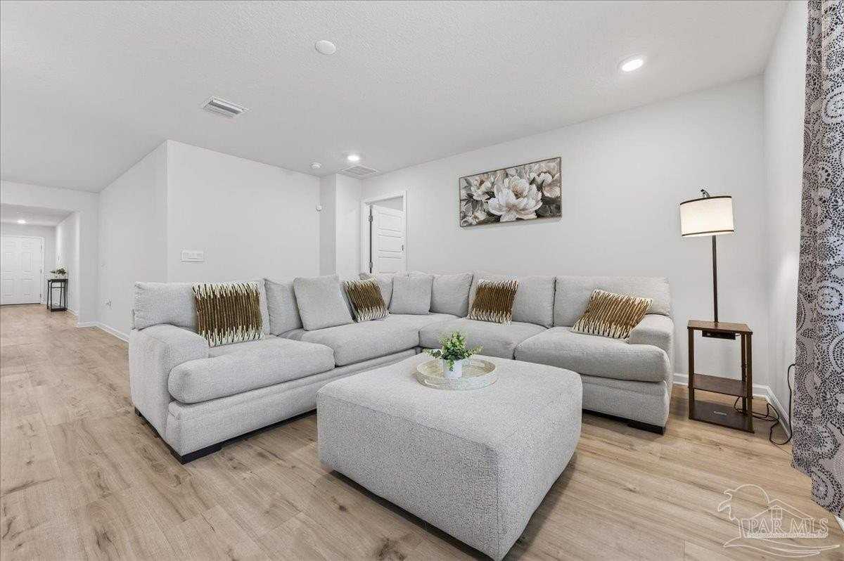 6320 Burrow Ln - Photo 7 of 19