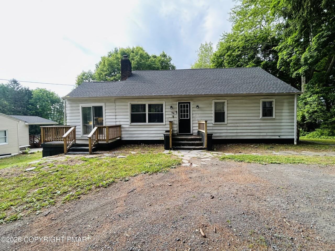 355 E Brown St - Photo 2 of 12