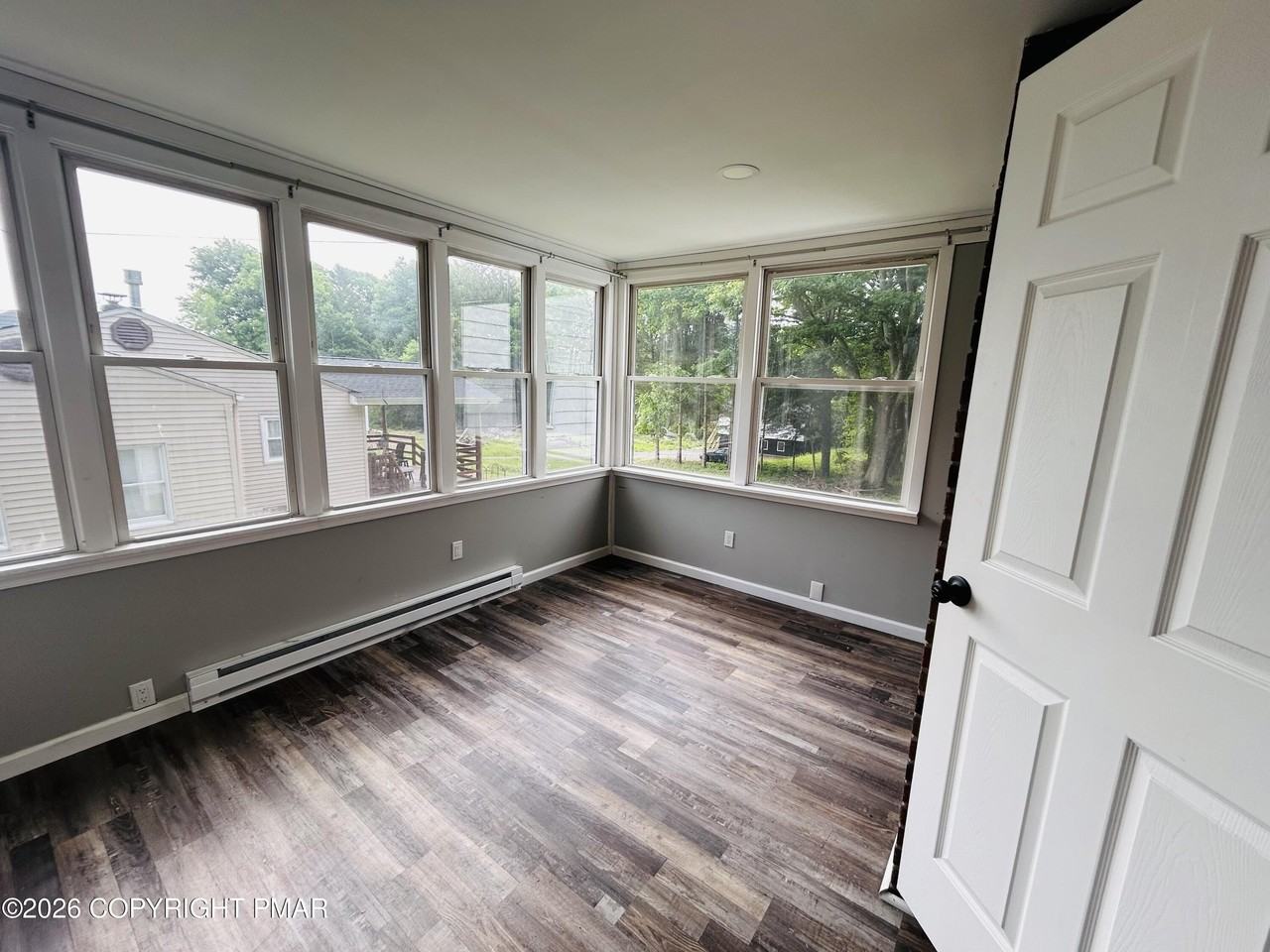 355 E Brown St - Photo 4 of 12