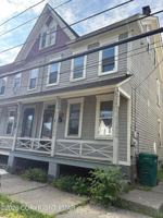featured image of 915 Sarah St