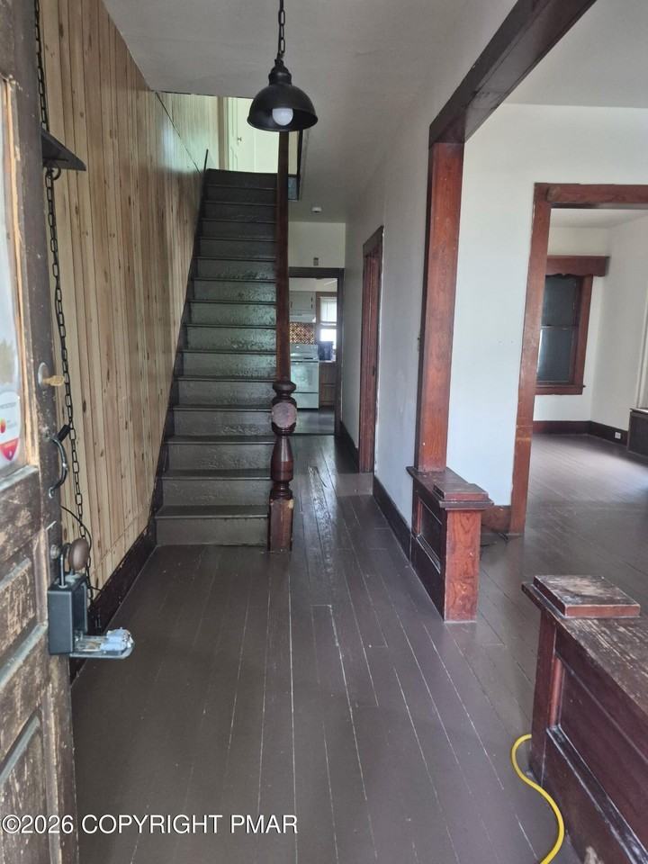 915 Sarah St - Photo 2 of 11