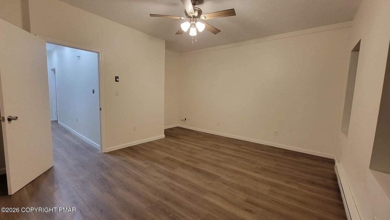 719 Main St - Photo 4 of 12