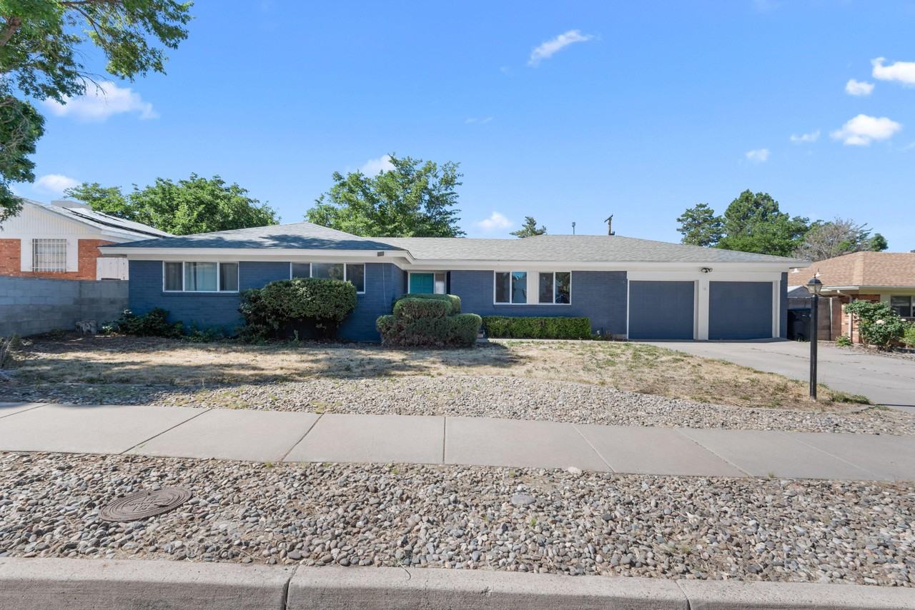 Appian Way Ne - Photo 2 of 49