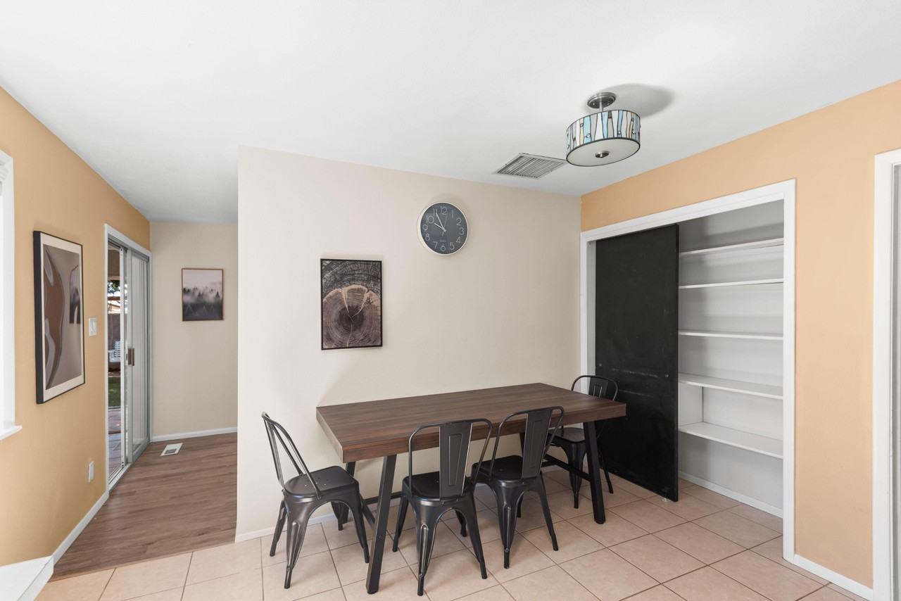 Appian Way Ne - Photo 7 of 49