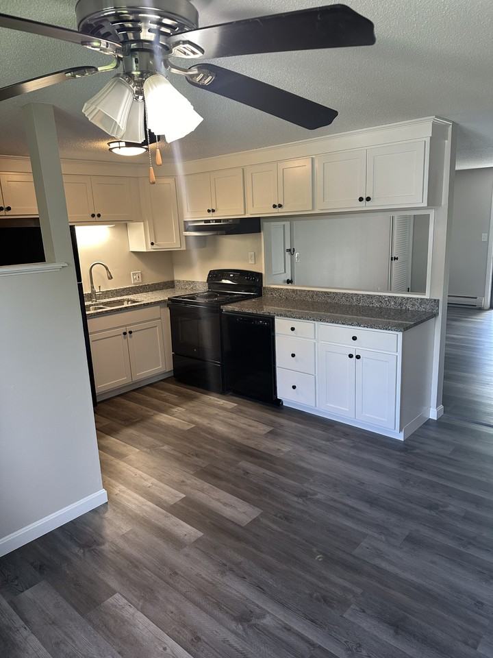 48 Hemlock St #HEM4 - Photo 3 of 17