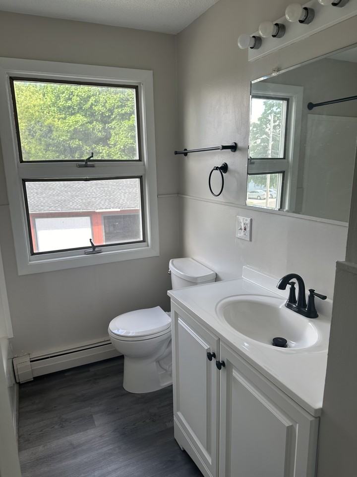48 Hemlock St #HEM4 - Photo 5 of 17