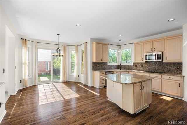 24084 Westmont Dr - Photo 7 of 50