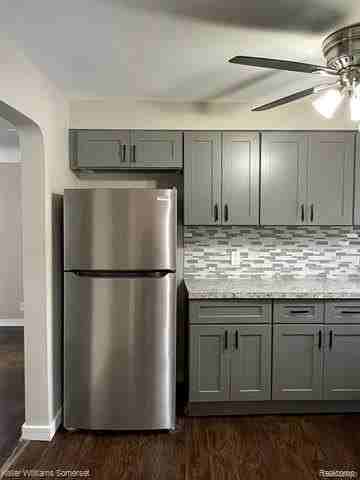 7256 Prospect Ave - Photo 7 of 22
