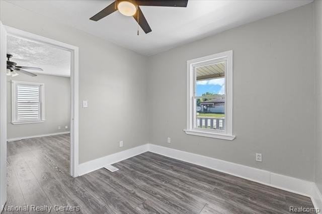 25357 Lawn St - Photo 3 of 12